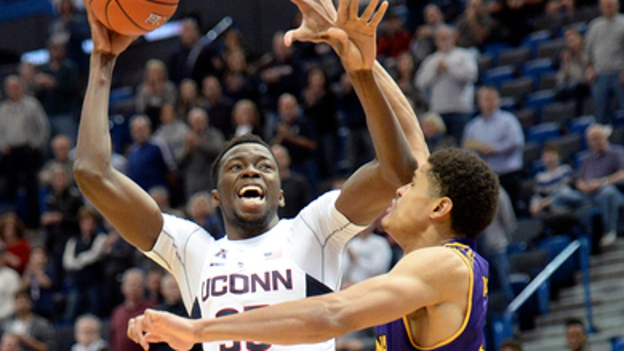 Adams scores 19 to lead UConn over ECU (Jan 22, 2017)